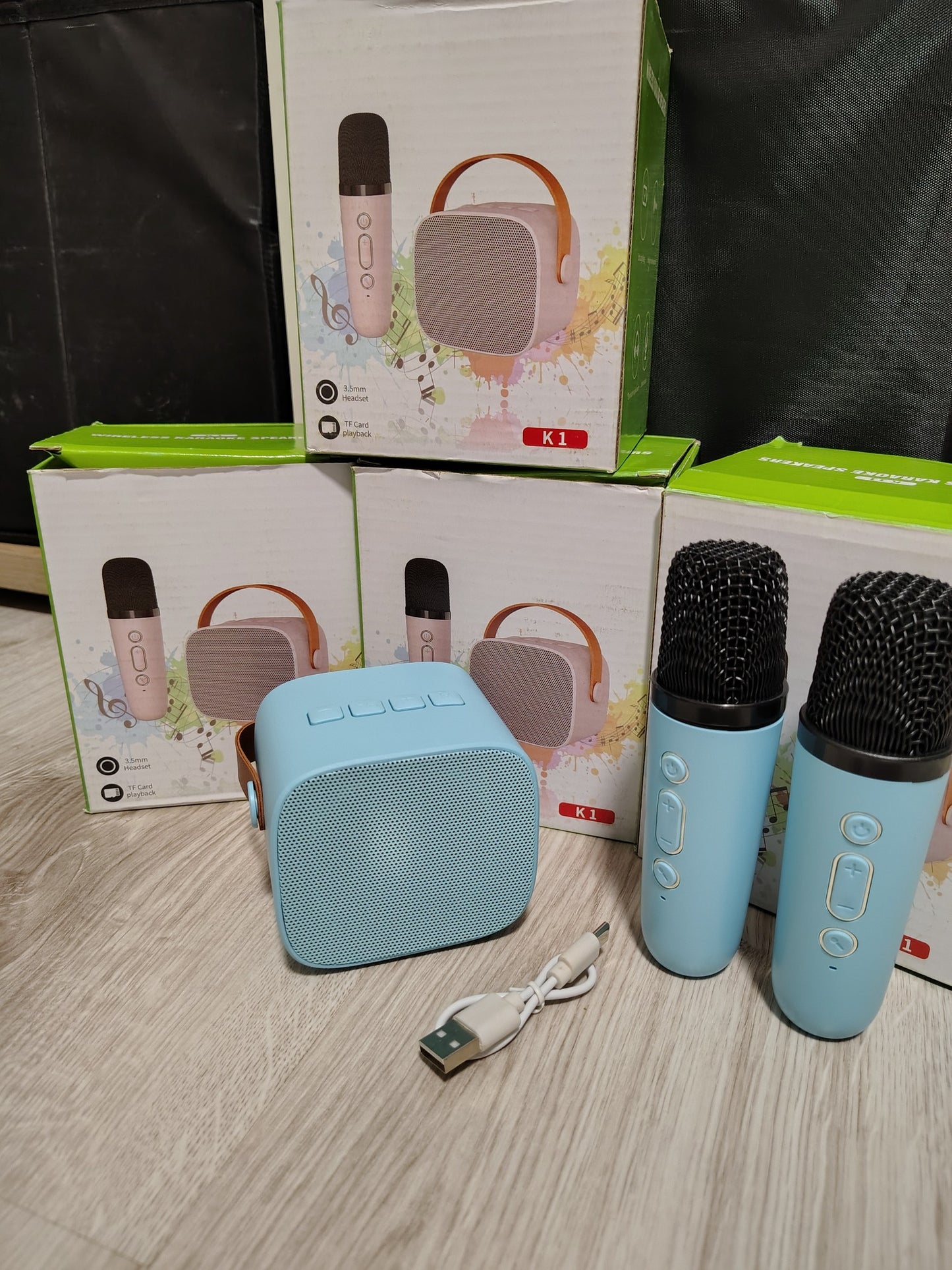 Karaoke sada Bluetooth reproduktor s mikrofonem