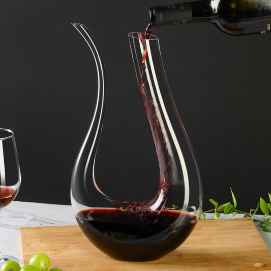 Originální, ručně vyrobená karafa na víno