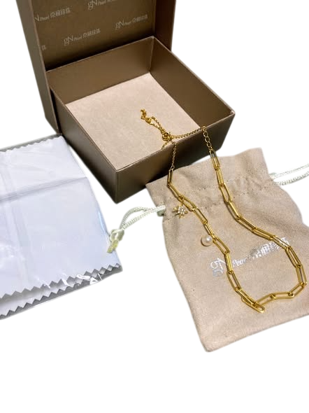 Krásné dárkové balení náhrdelníku značky GN Pearl - Stříbro