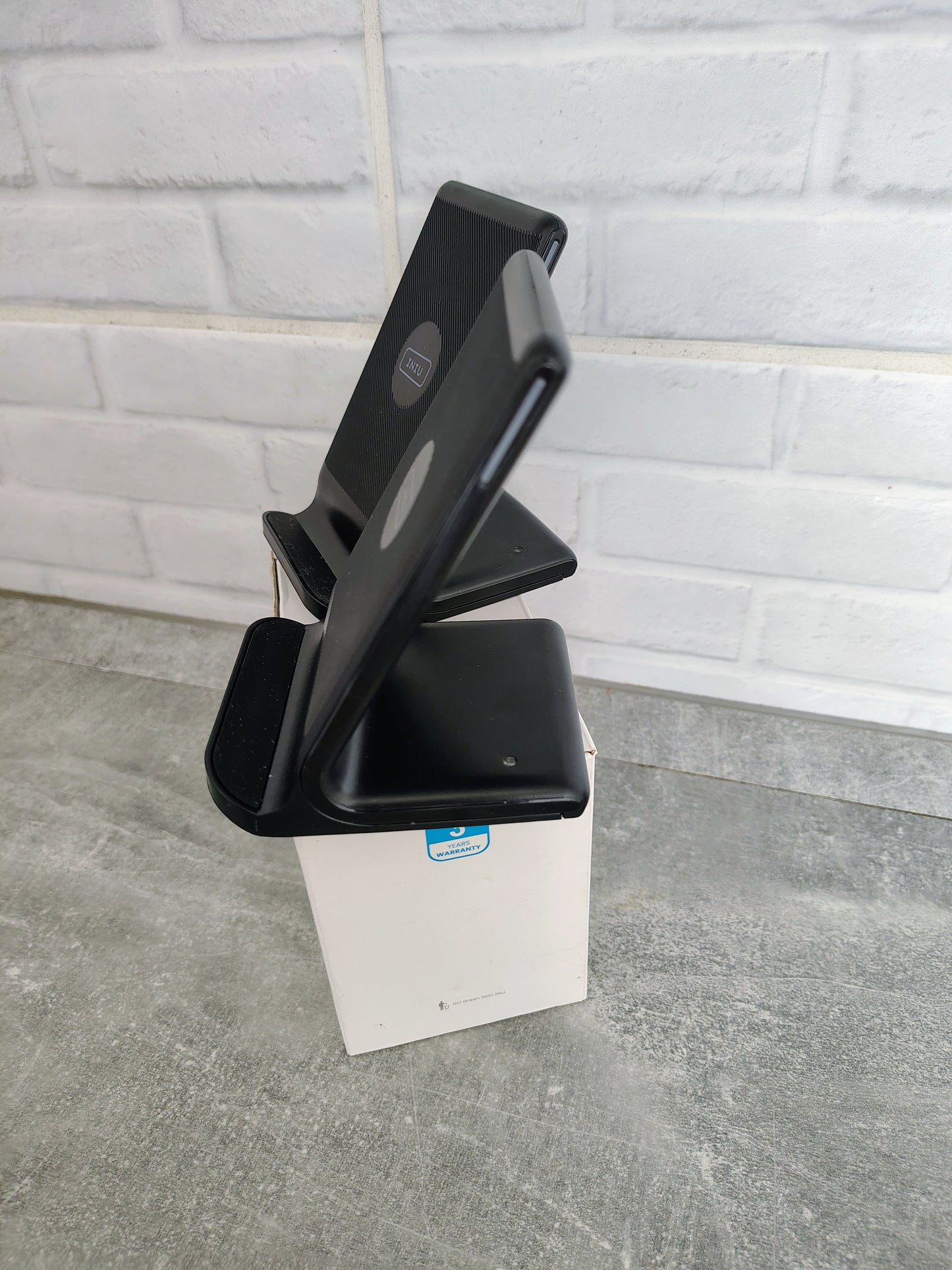 Bezdrátová nabíječka Iniu WI-211, 15W